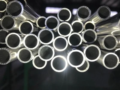 Quali sono le considerazioni chiave per specificare e procurarsi Incoloy 800?